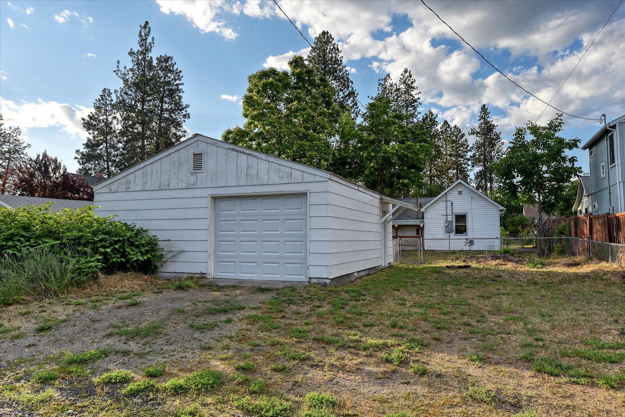 2607 W KIERNAN Ave - Photo 2