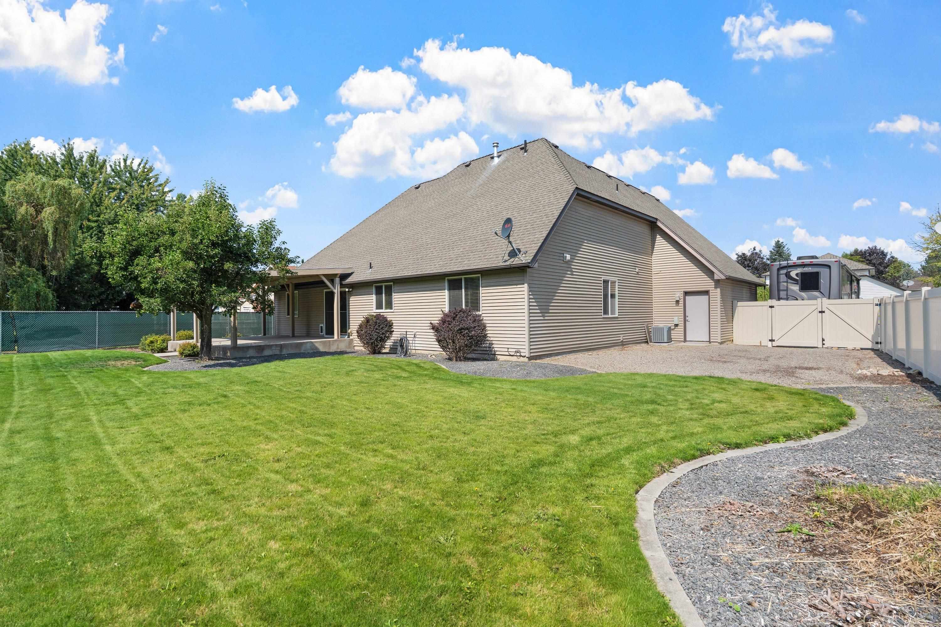 15926 E Renz Dr - Photo 3