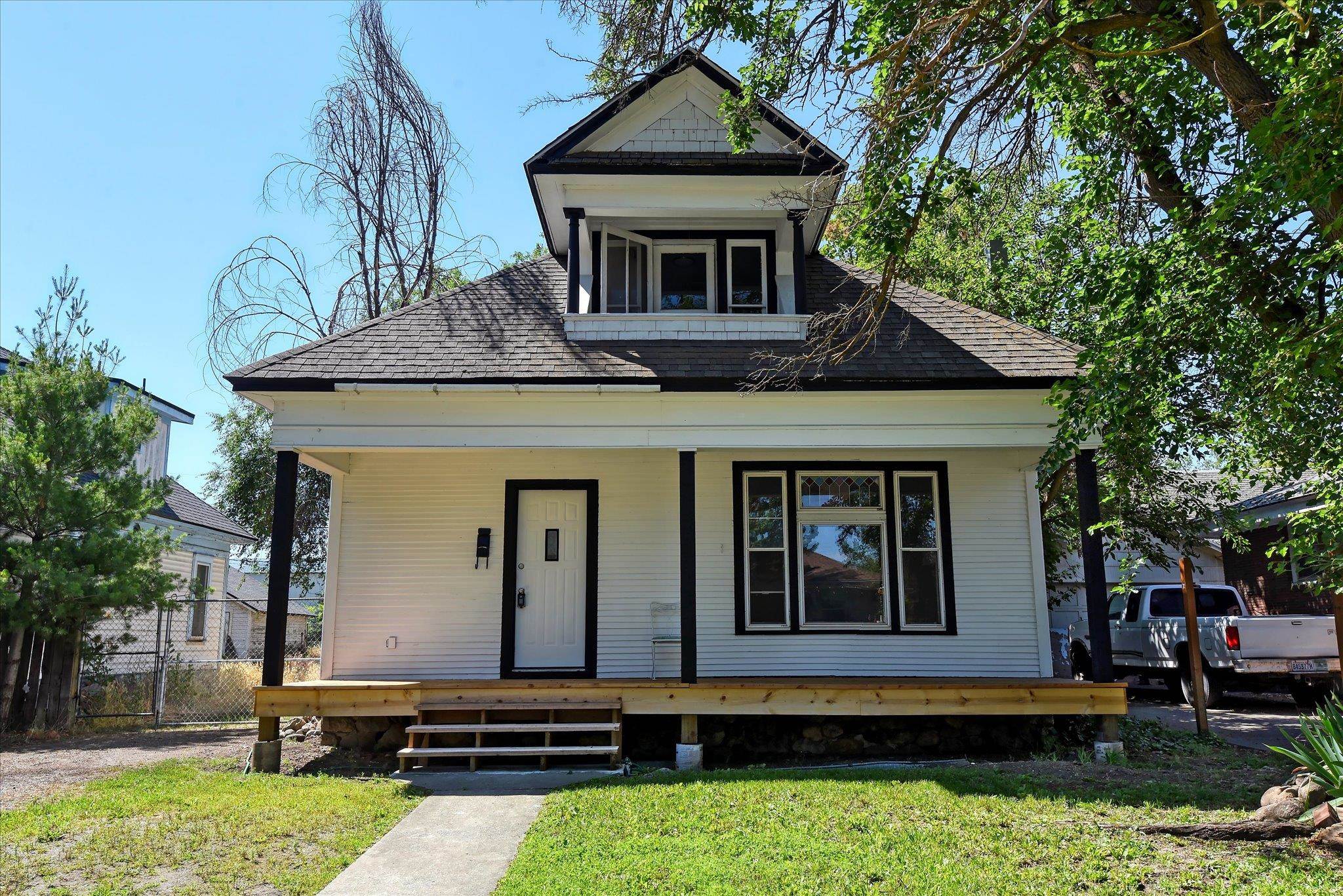 1121 W Knox Ave - Photo 1