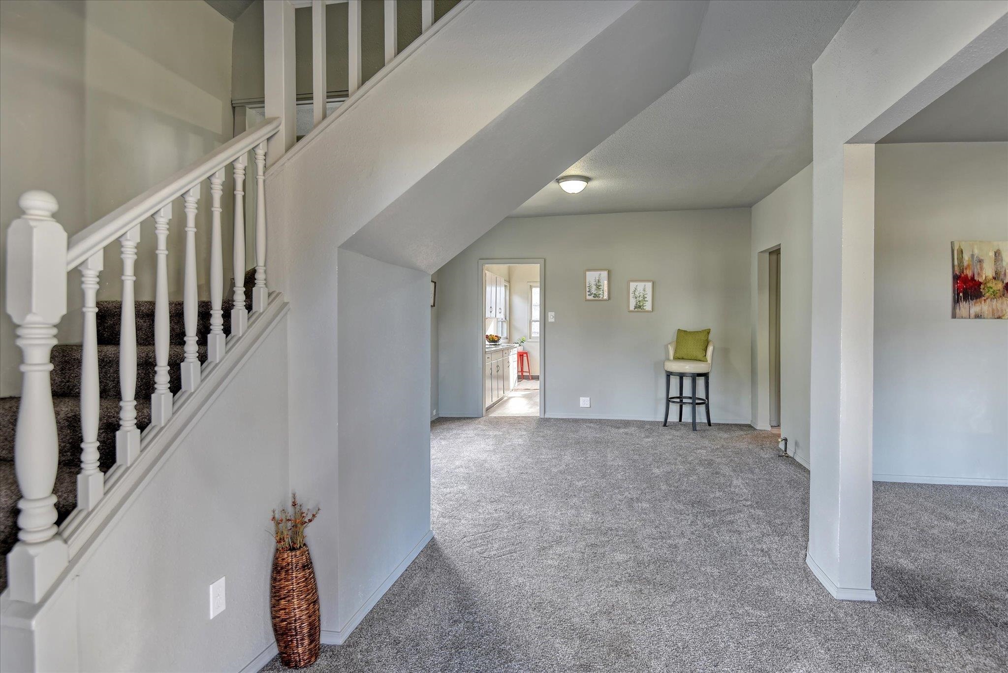 1121 W Knox Ave - Photo 6