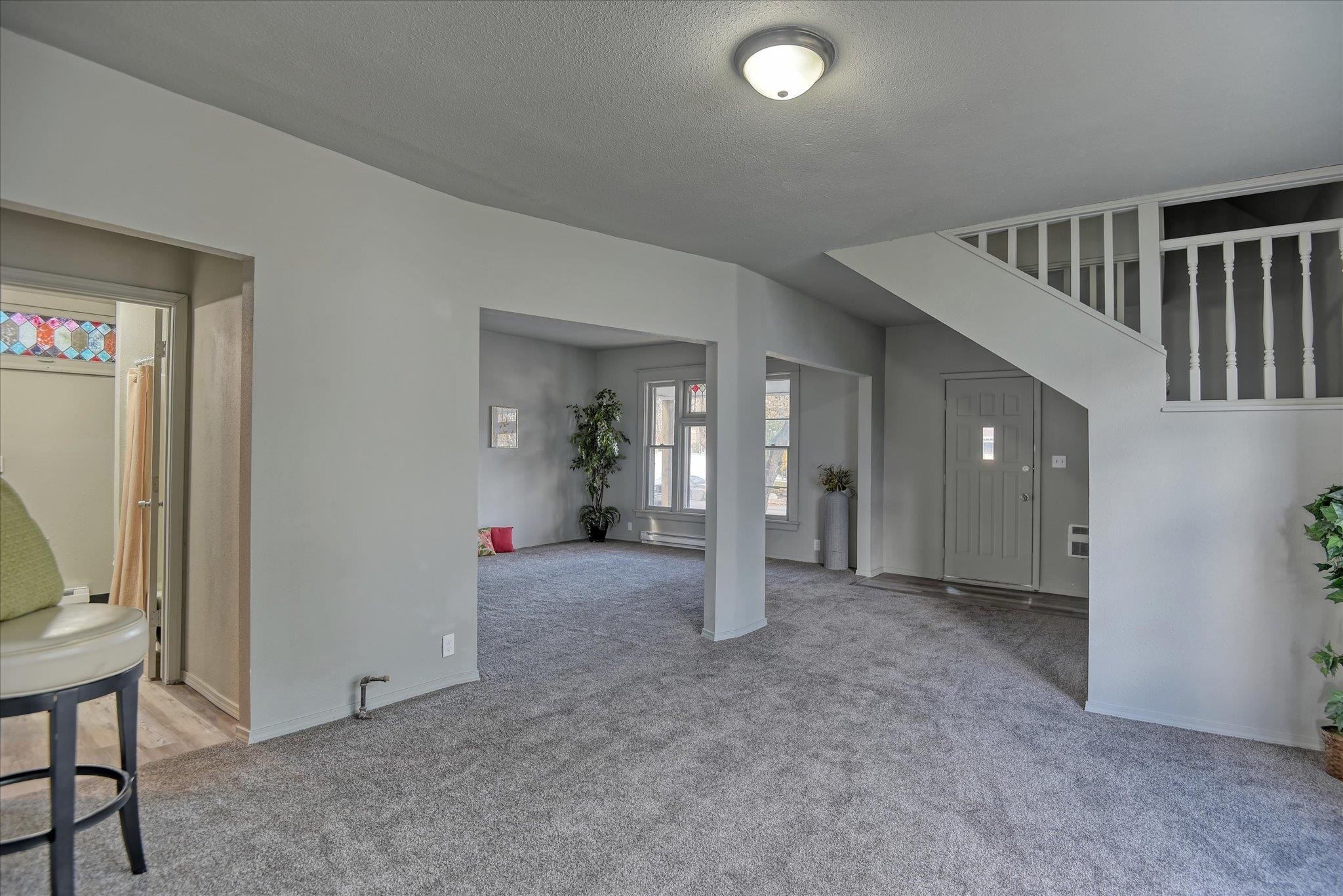 1121 W Knox Ave - Photo 5