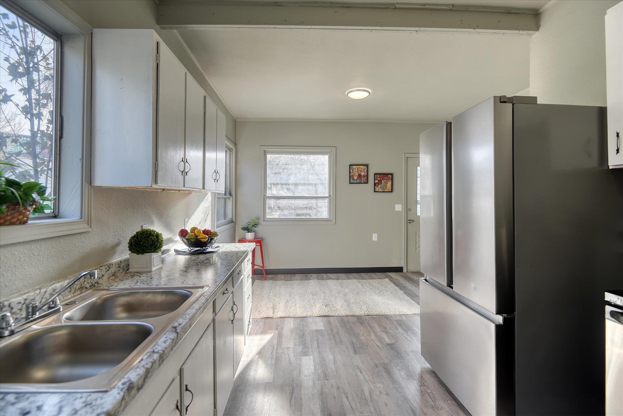 1121 W Knox Ave - Photo 8