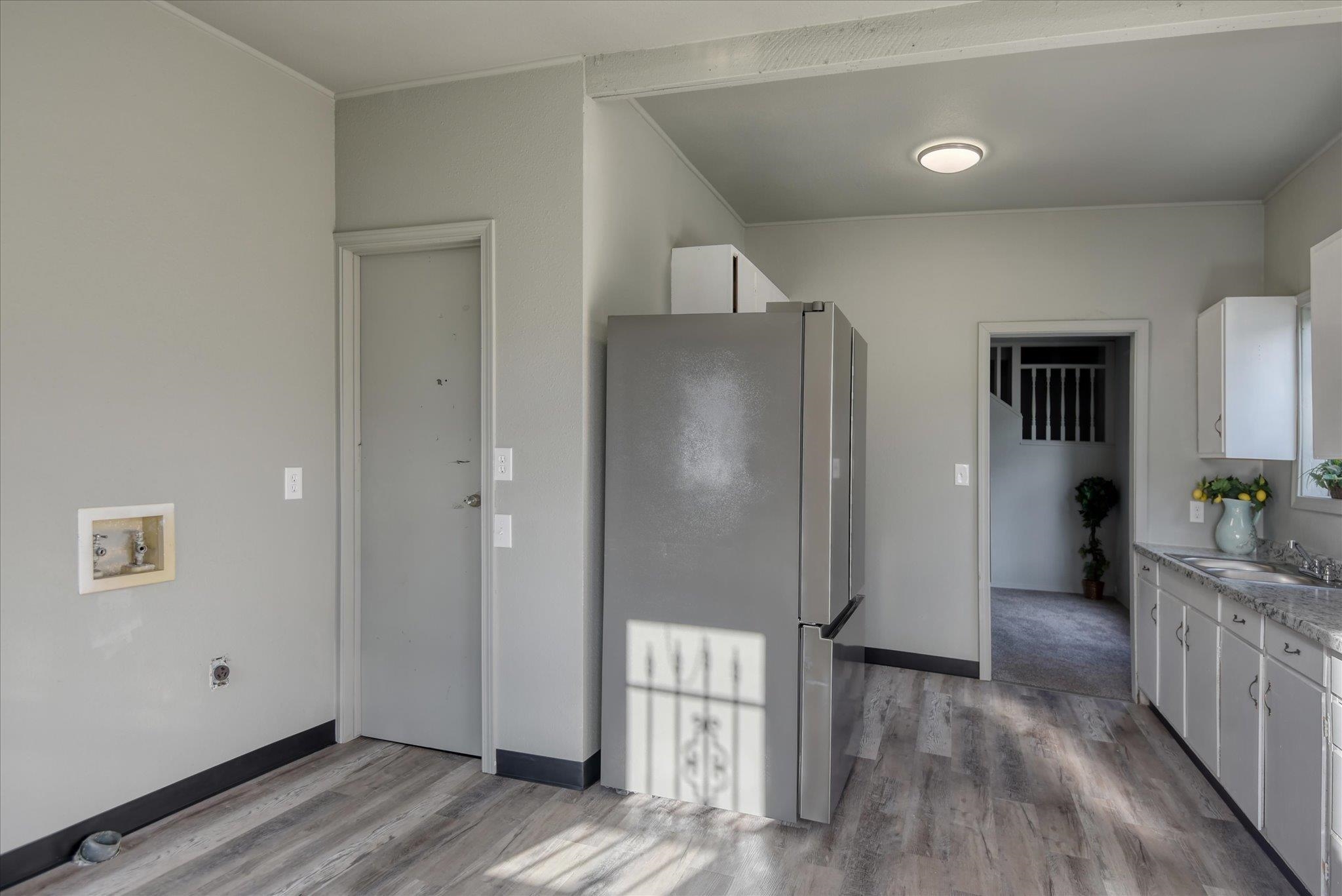 1121 W Knox Ave - Photo 12