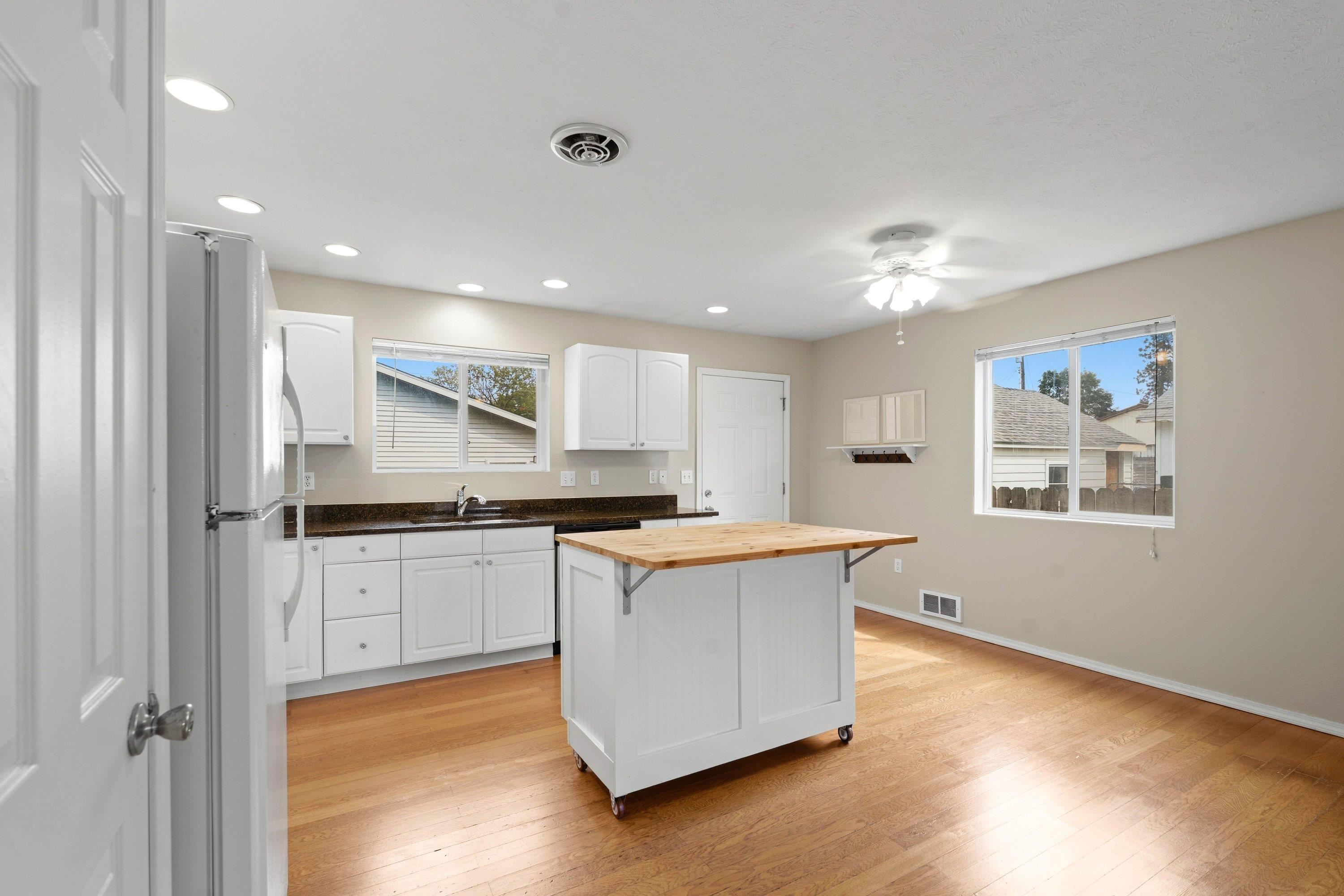 5930 N. Normandie St - Photo 12