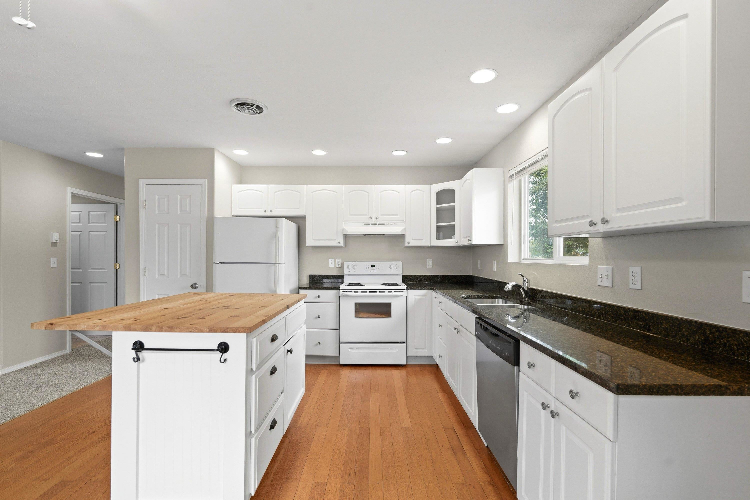 5930 N. Normandie St - Photo 13