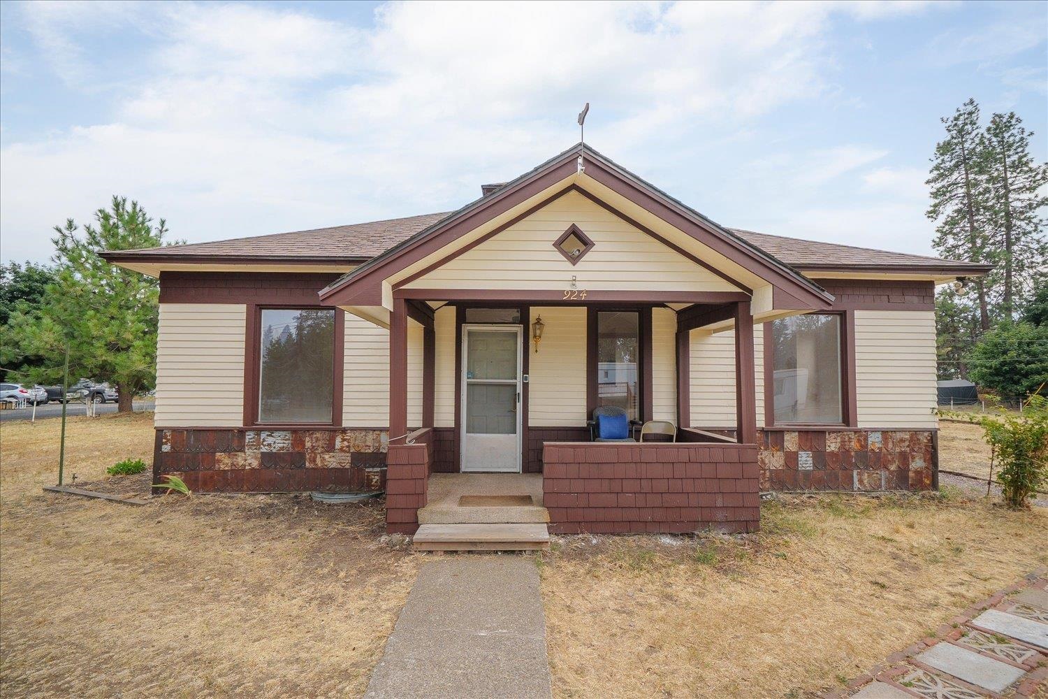 924 E Ladd St - Photo 2