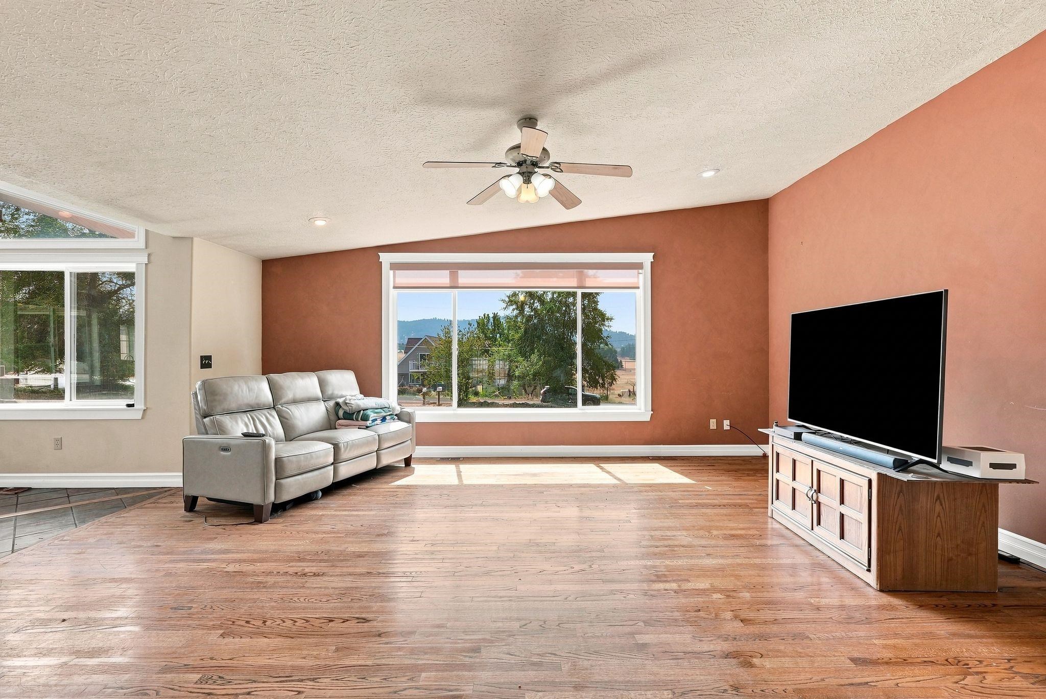 5603 E 27th Ave - Photo 9