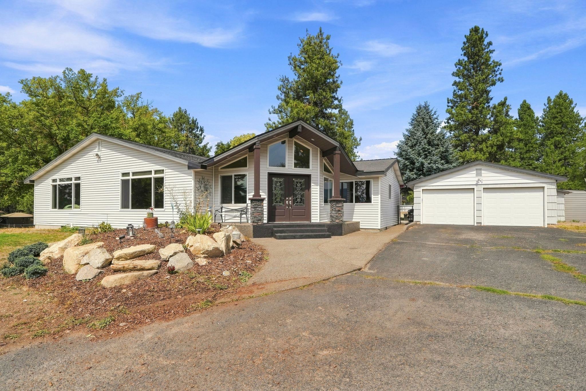 5603 E 27th Ave - Photo 2