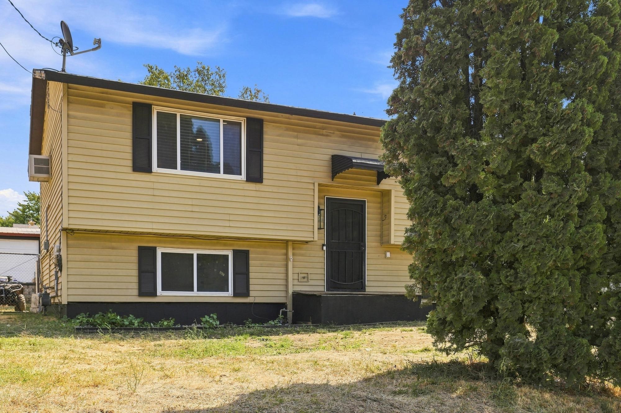 10521 S Spokane St - Photo 2