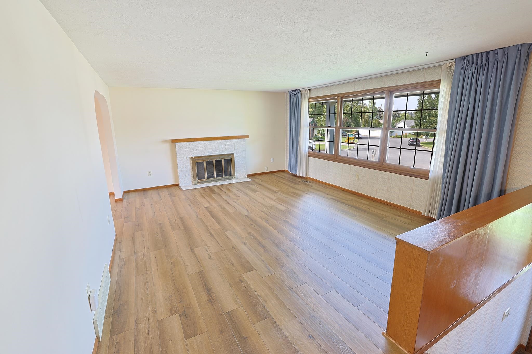 15610 E 27th Ave - Photo 7