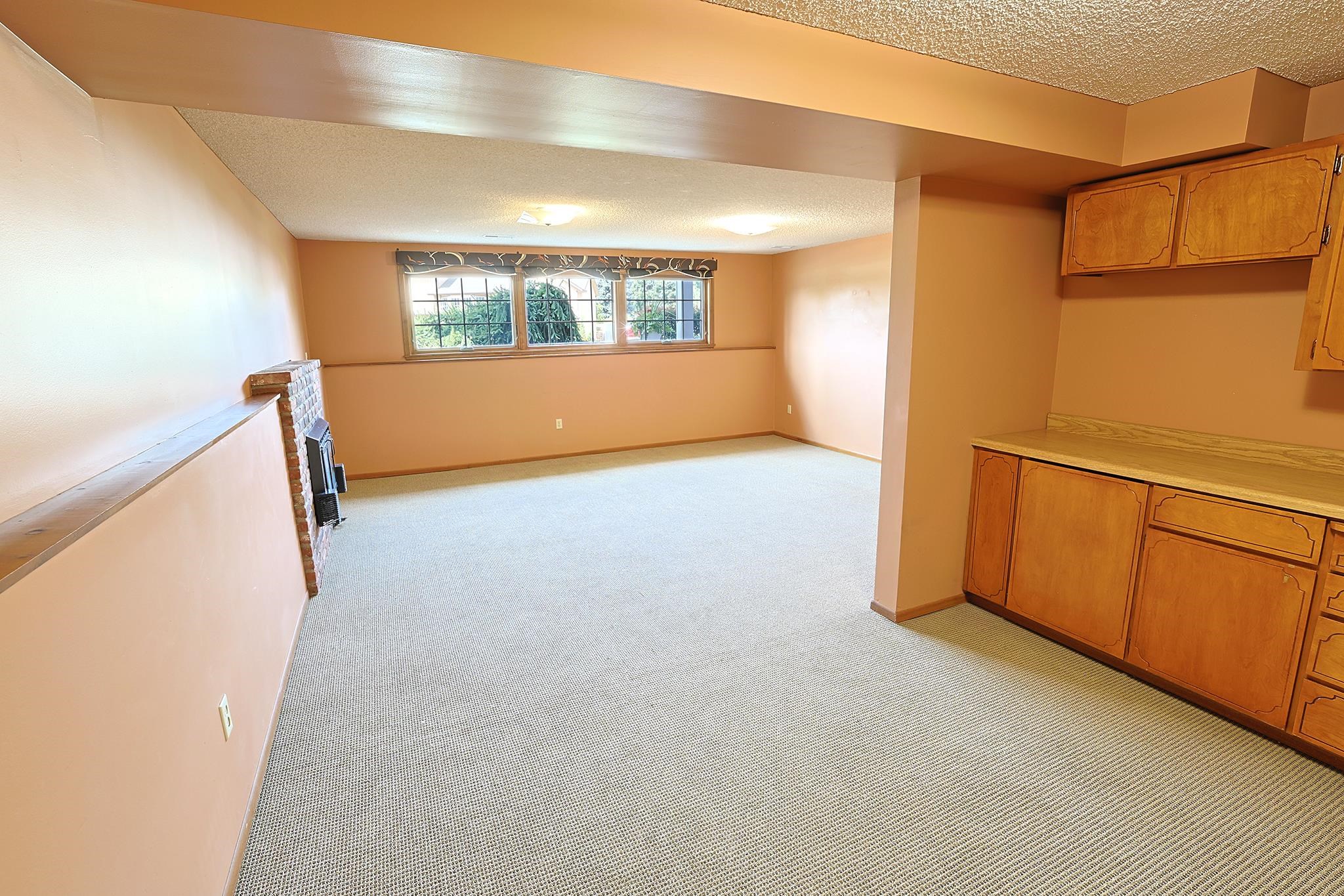 15610 E 27th Ave - Photo 28
