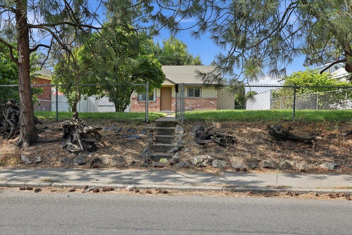 4917 N Maple St - Photo 3