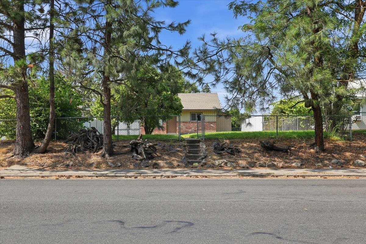 4917 N Maple St - Photo 4