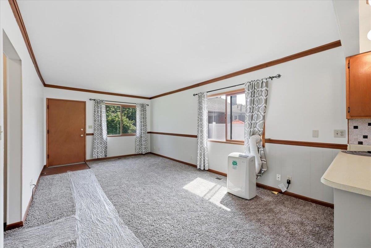 4917 N Maple St - Photo 6