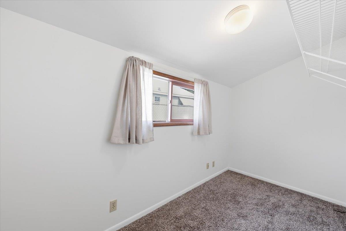 4917 N Maple St - Photo 14