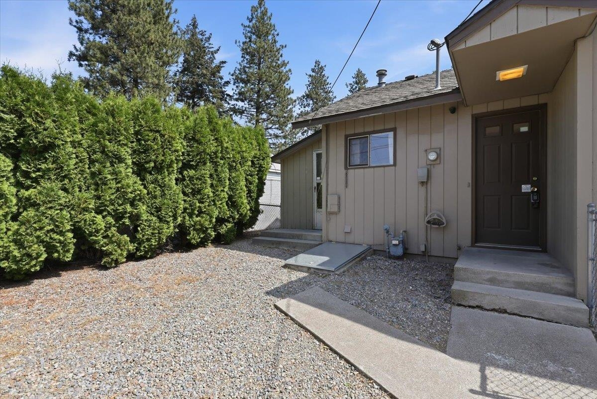 4917 N Maple St - Photo 16