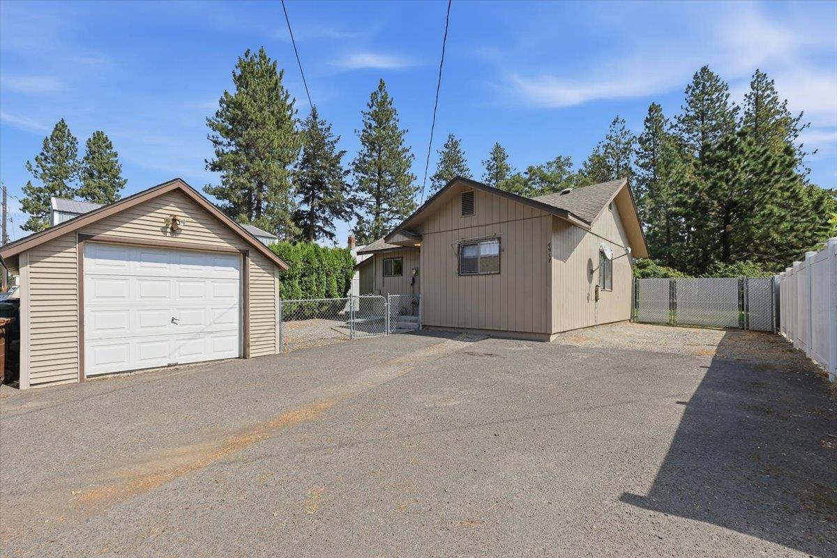 4917 N Maple St - Photo 18