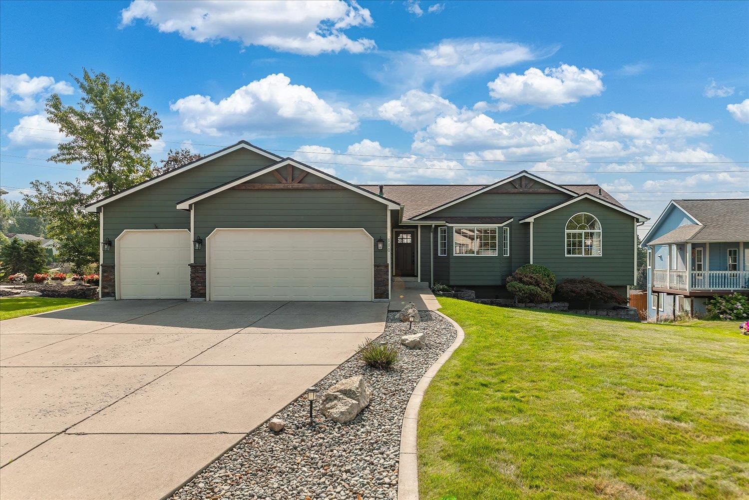 8110 E Sommerset Dr - Photo 1