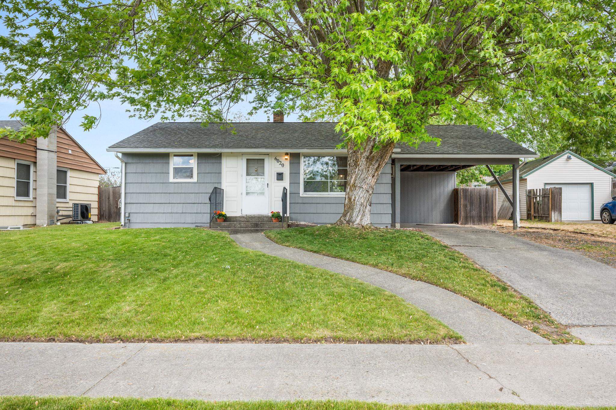 6020 N Douglas Dr - Photo 1