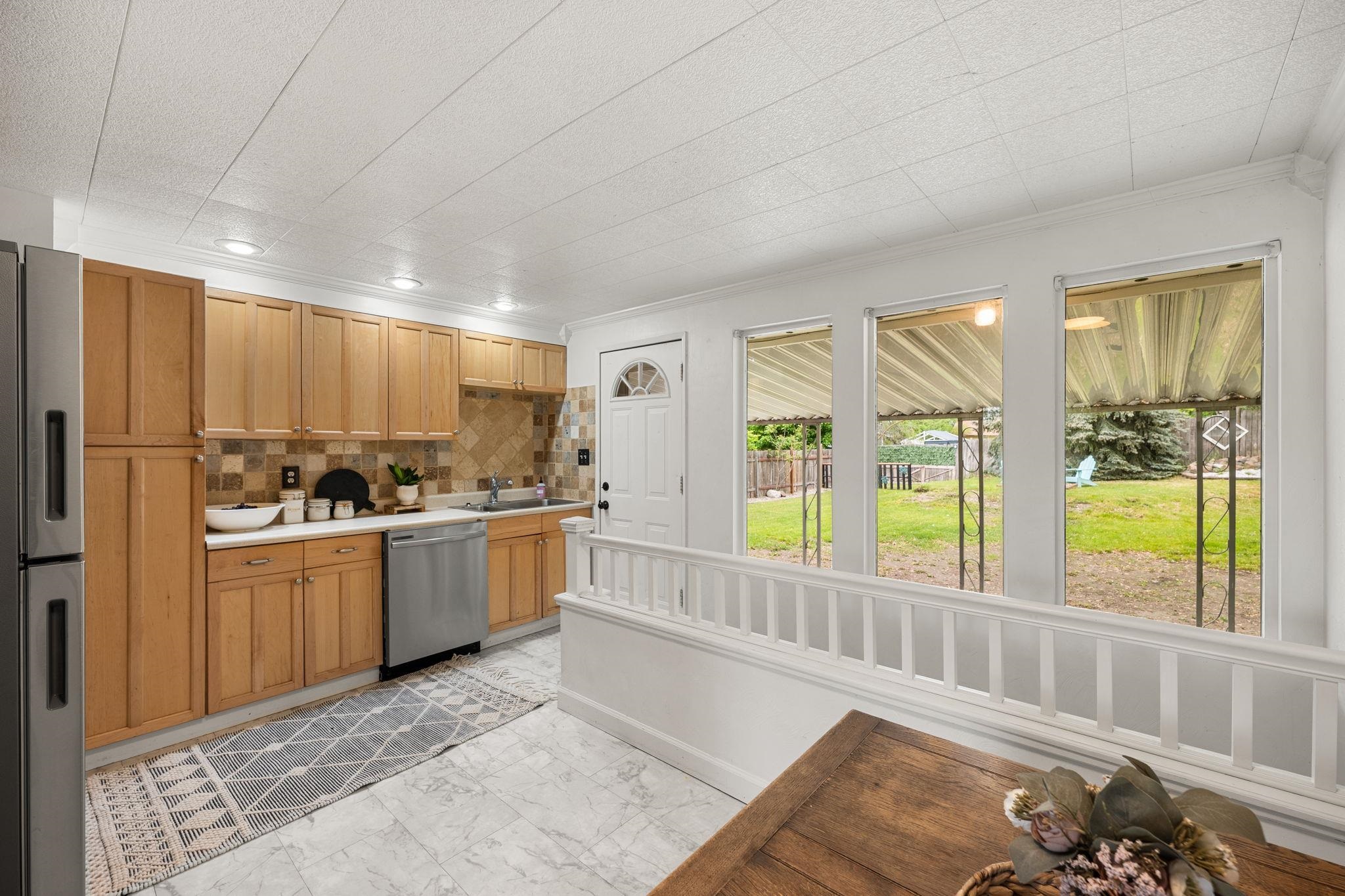 6020 N Douglas Dr - Photo 3