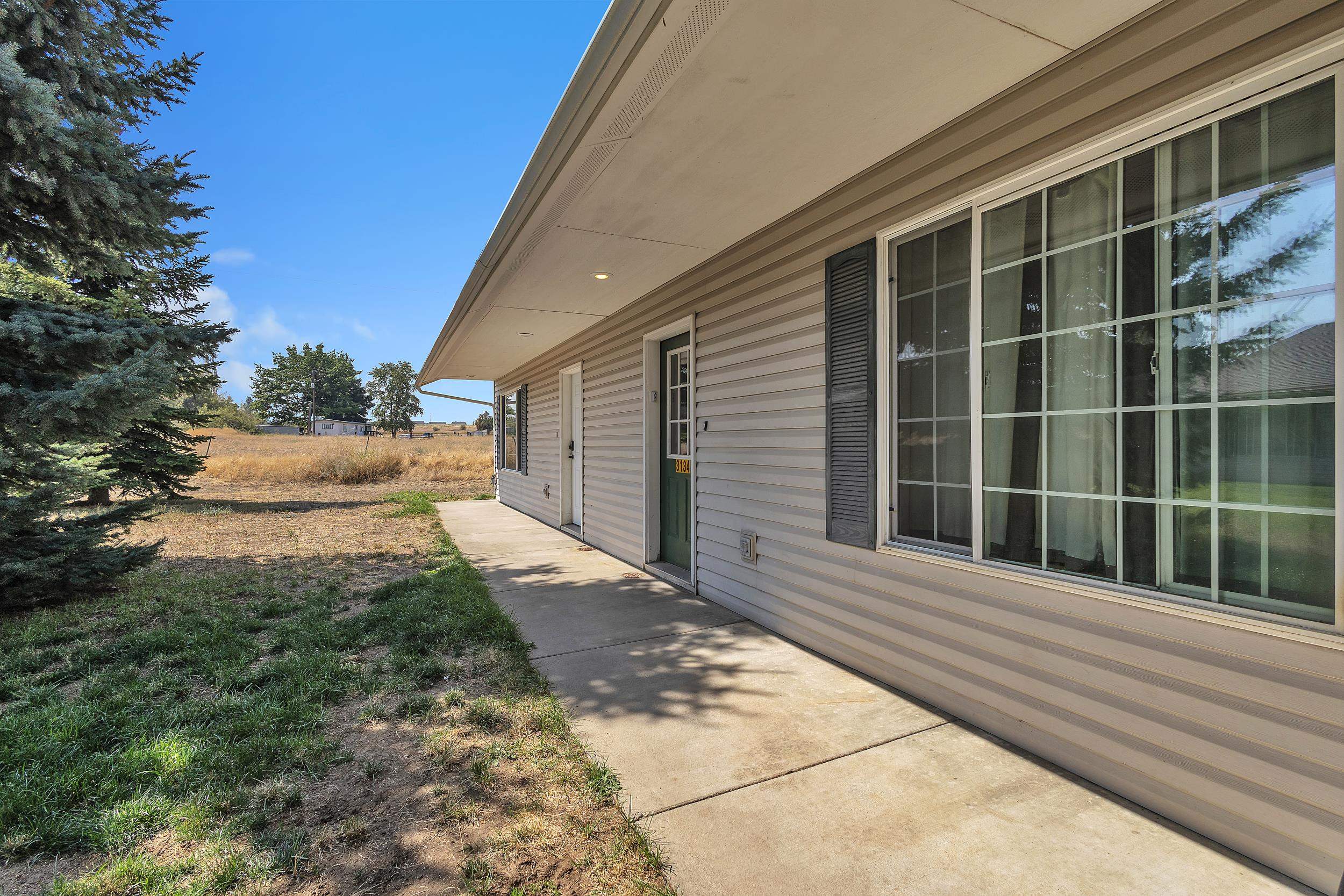 3134 Meadow Glen Ln - Photo 2