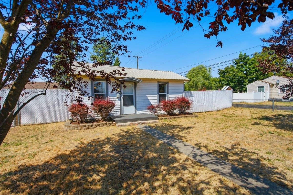 4129 N Normandie St - Photo 2