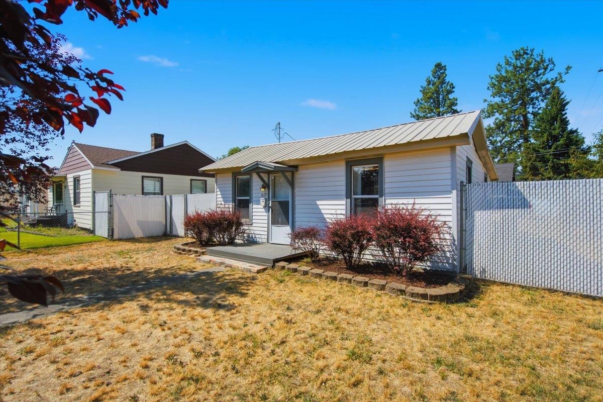 4129 N Normandie St - Photo 3