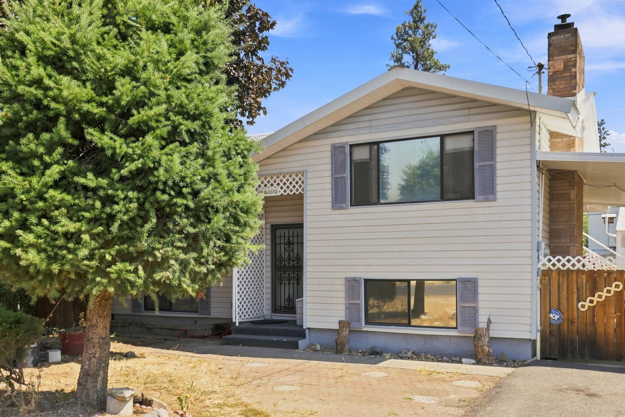 631 S Jefferson St - Photo 2