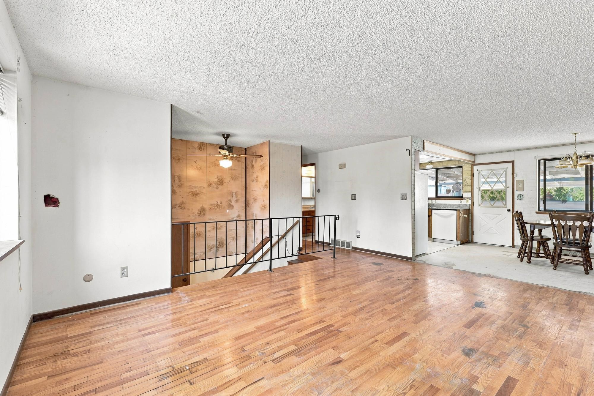 631 S Jefferson St - Photo 5