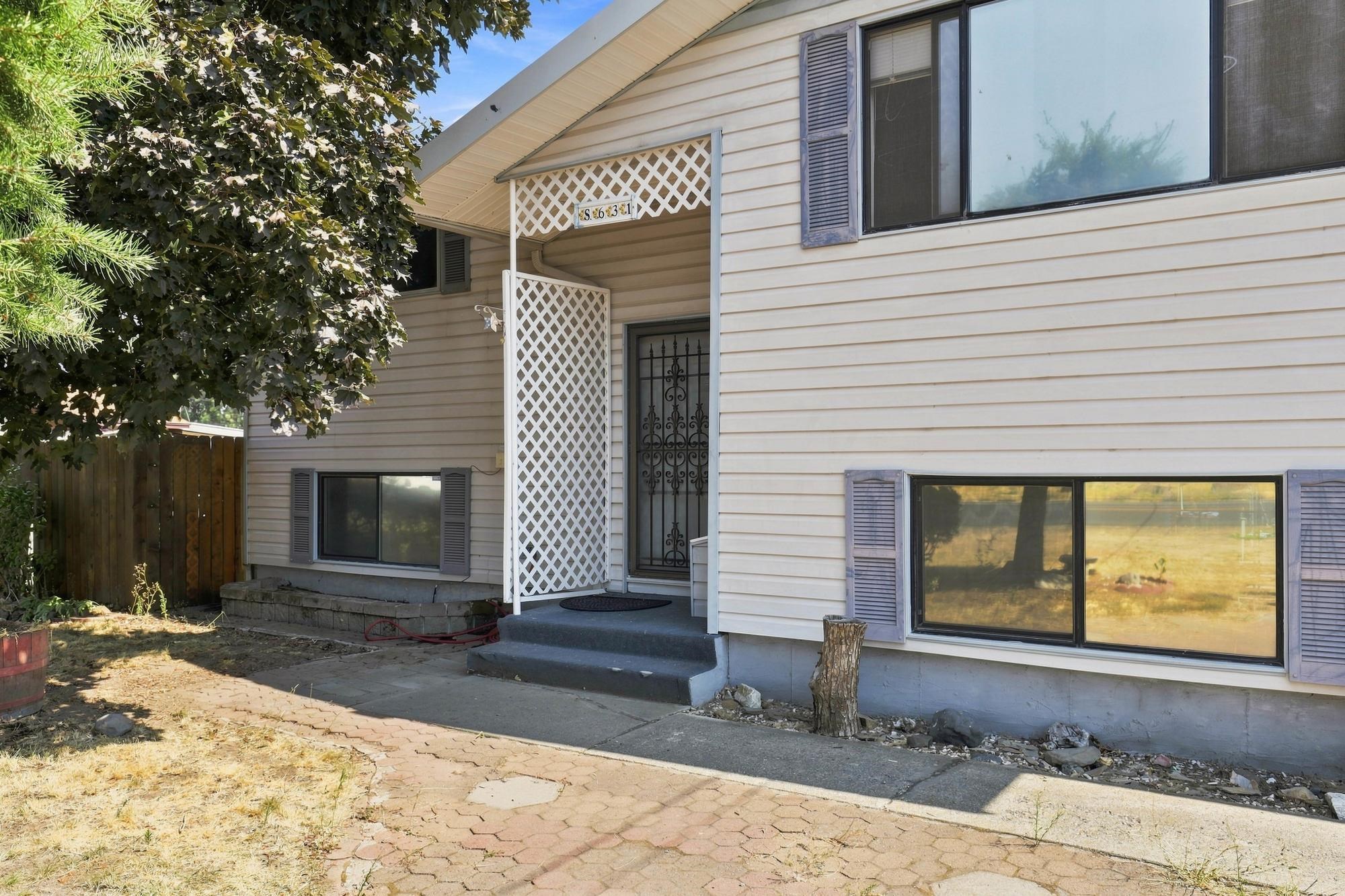 631 S Jefferson St - Photo 1