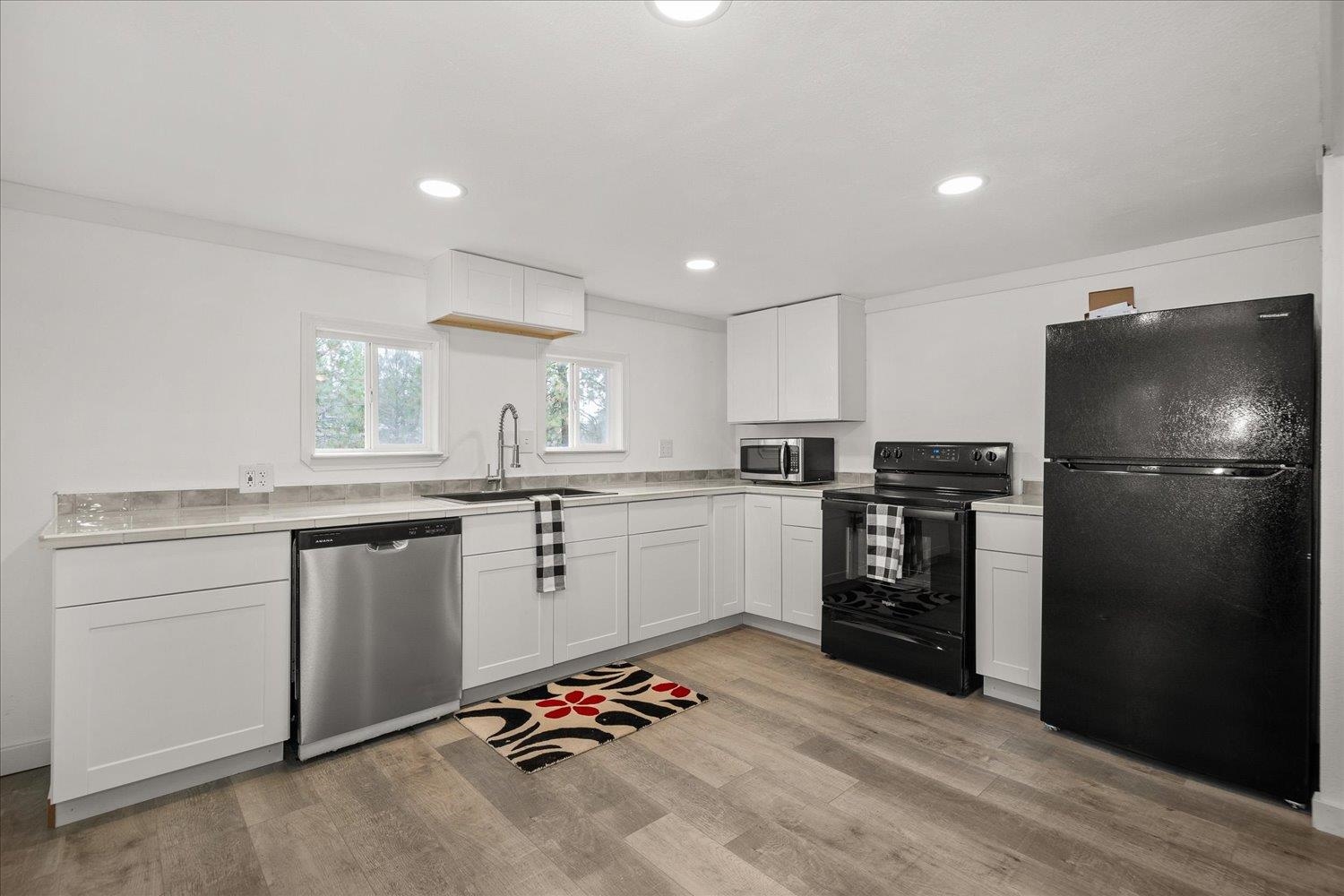34124 N Newport Hwy - Photo 9