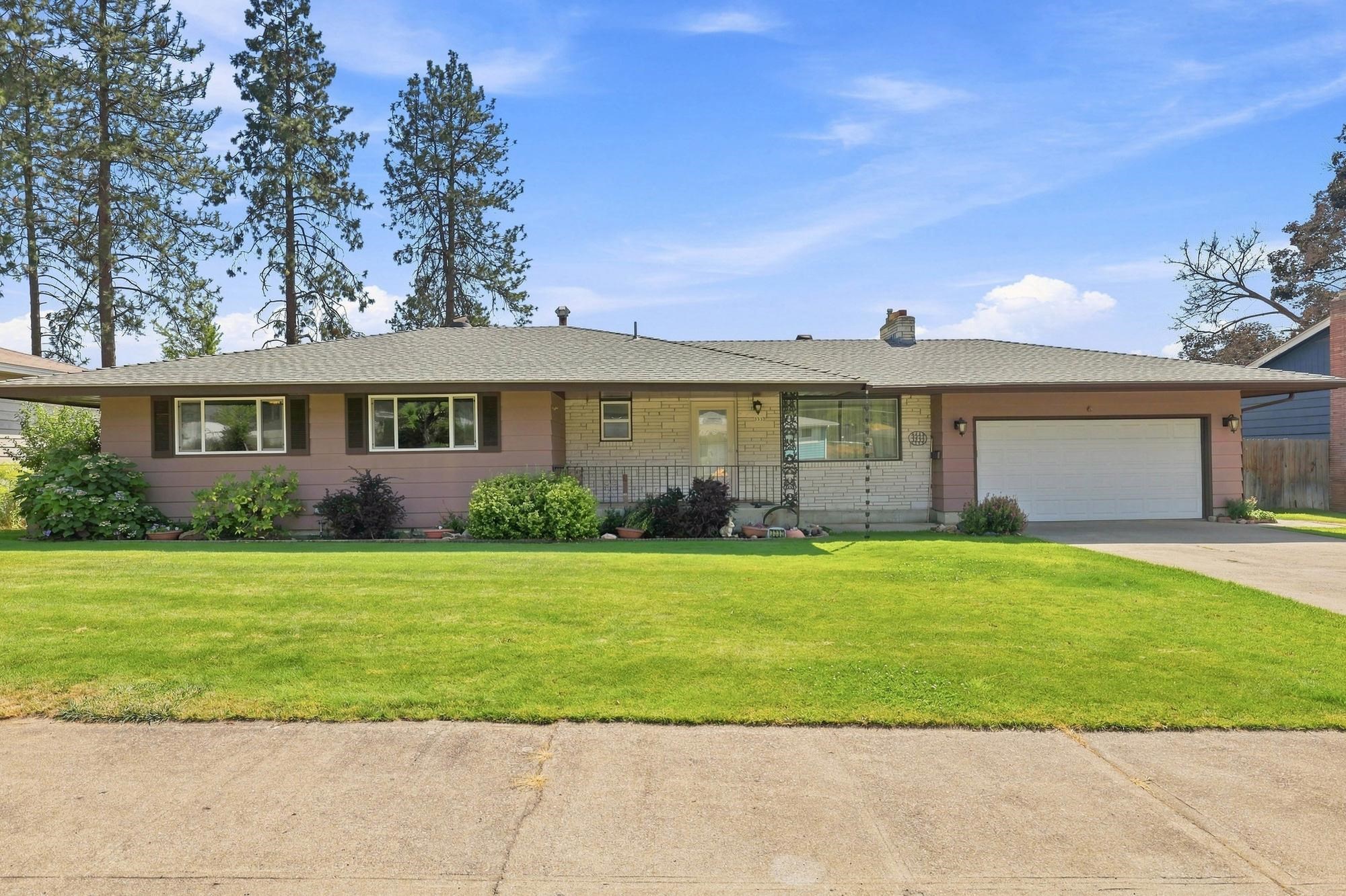 3333 W Woodside Ave - Photo 1