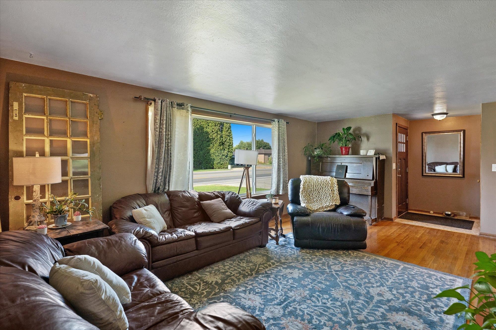 14724 E Broadway Ave - Photo 3