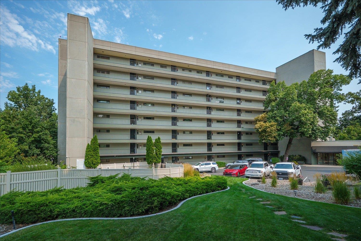 700 W 7th Ave - Photo 2