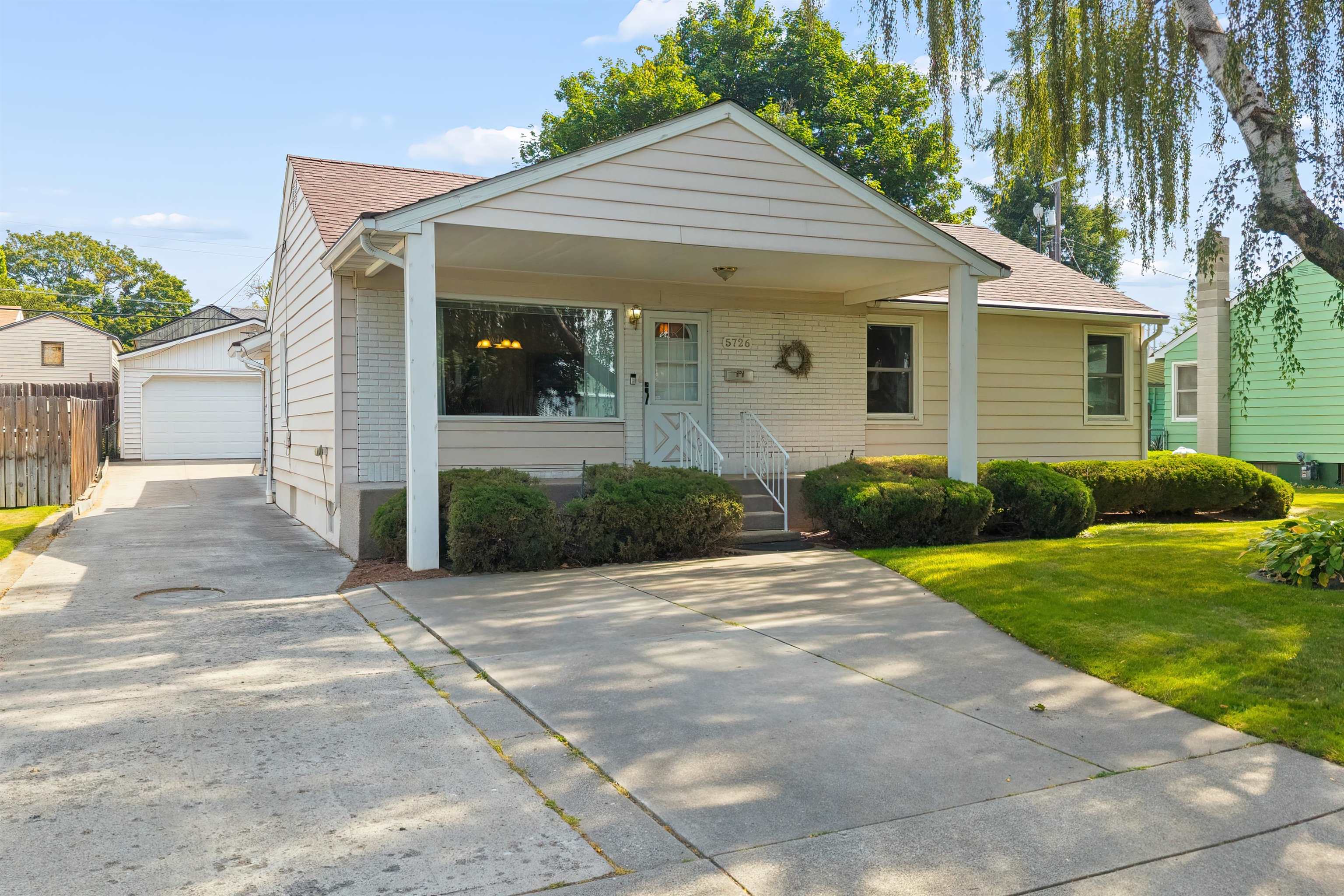 5726 N C St - Photo 2