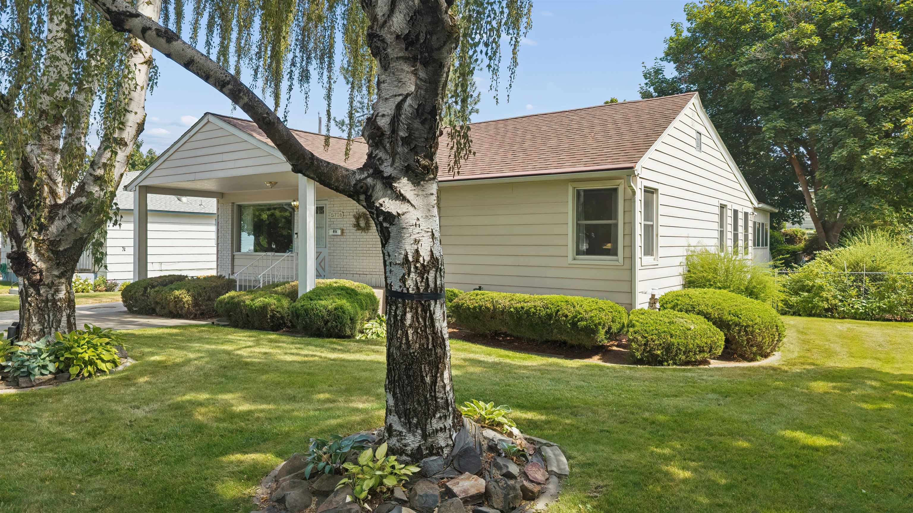 5726 N C St - Photo 3