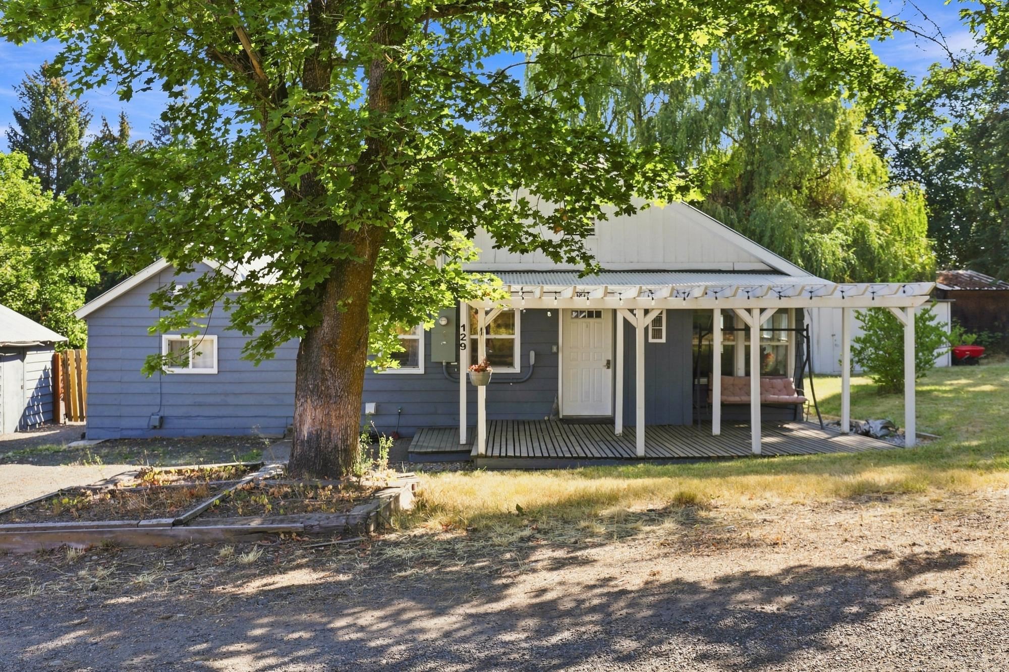 129 S Pine St - Photo 1