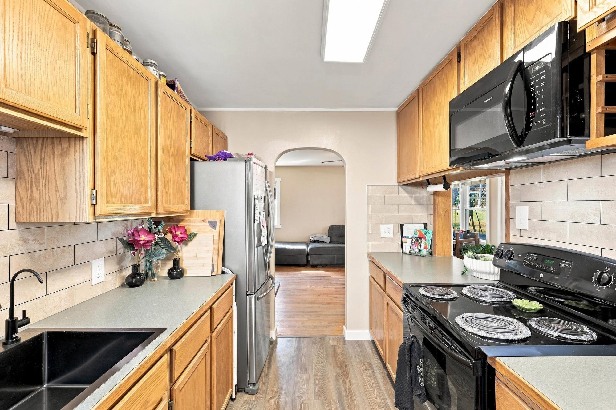 129 S Pine St - Photo 3