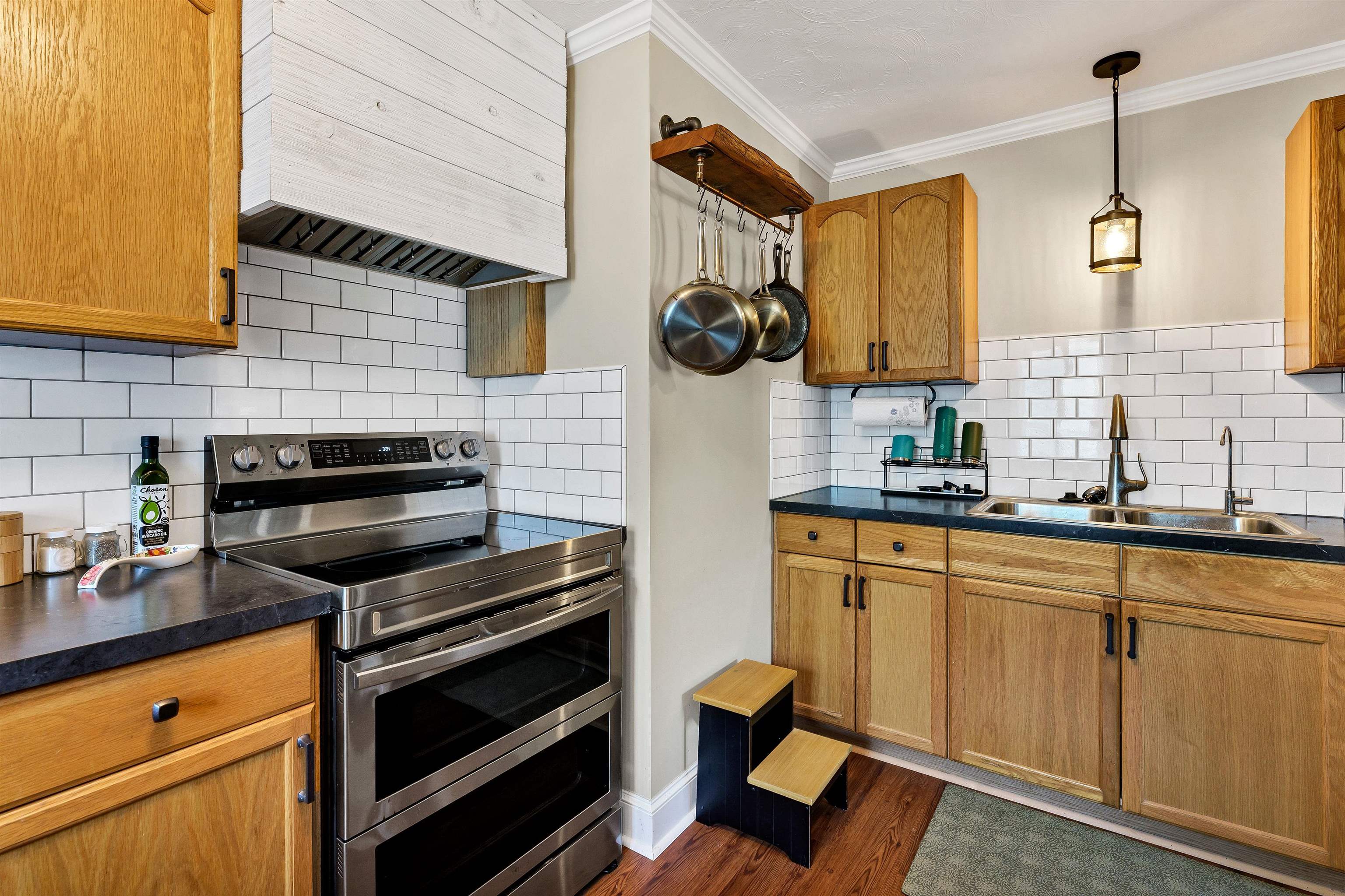 5902 N Greenwood Blvd - Photo 4
