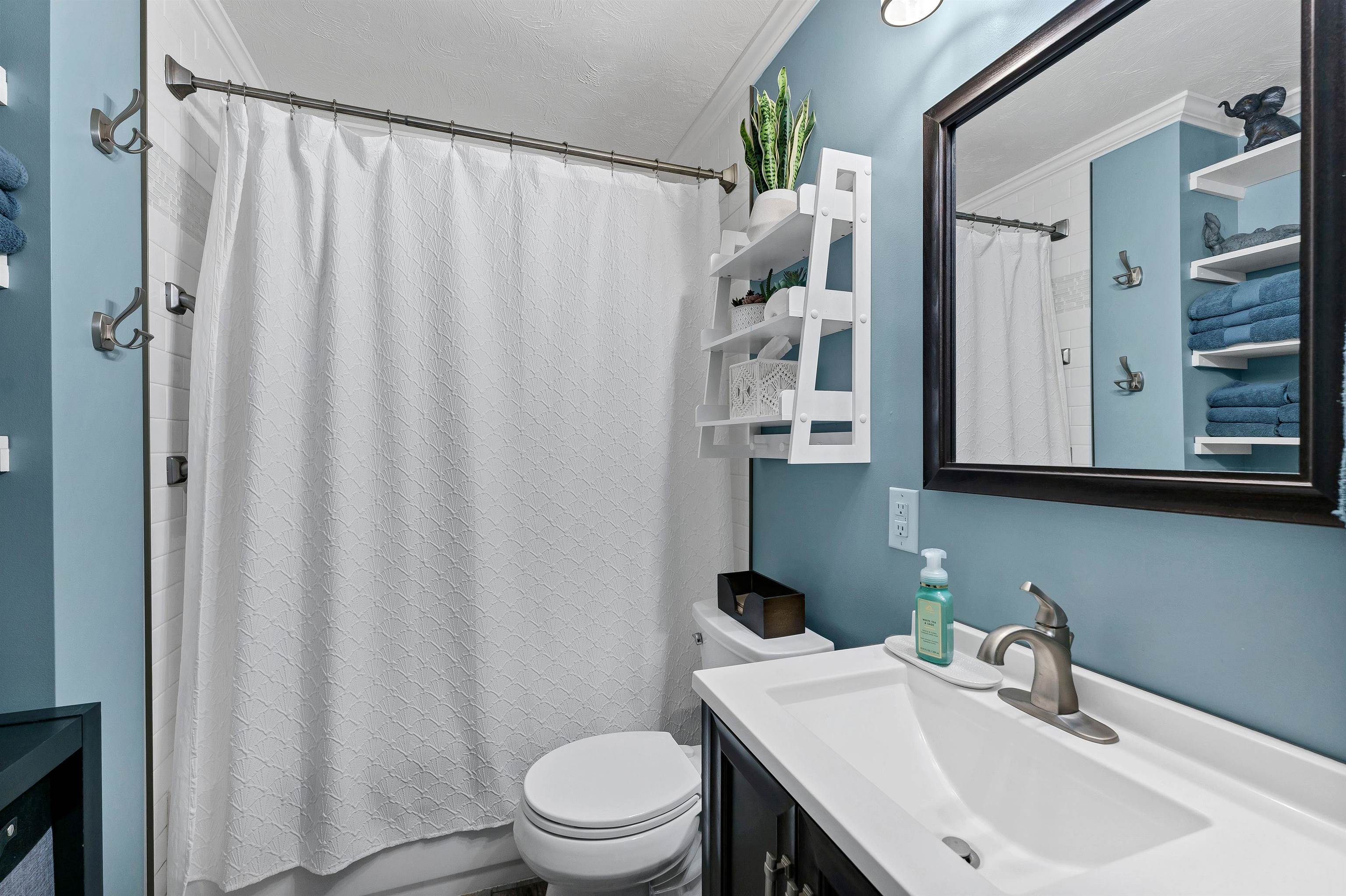 5902 N Greenwood Blvd - Photo 17