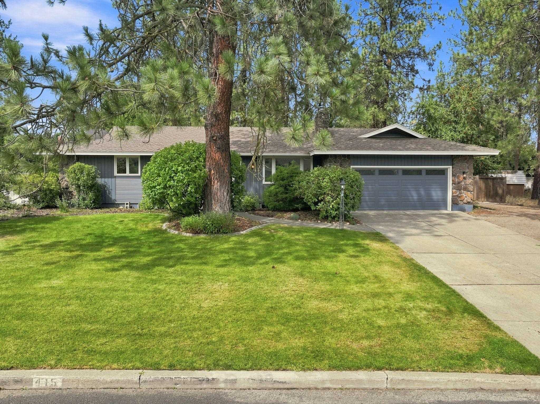 415 E Elto Ave - Photo 1