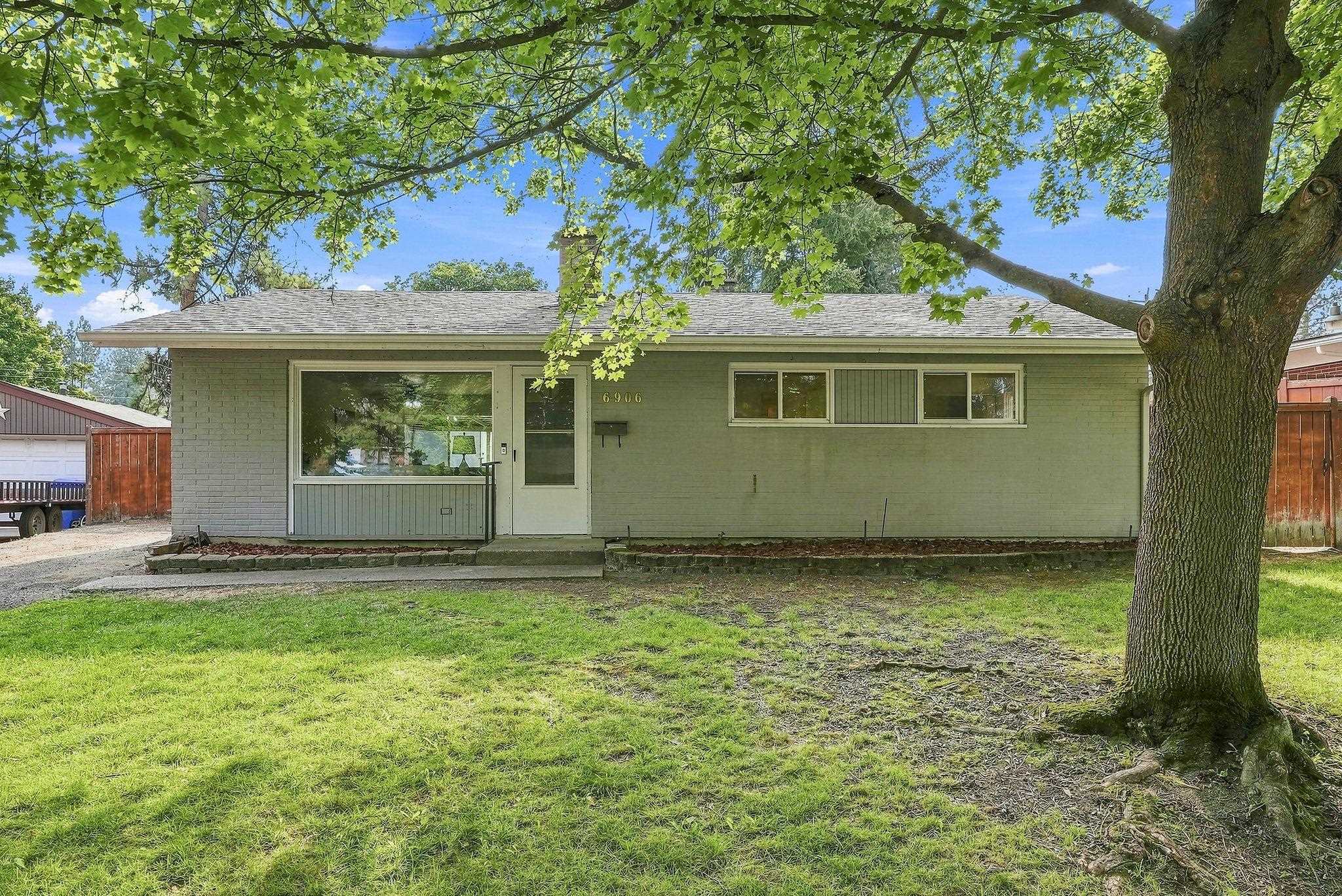 6906 N Howard St - Photo 1