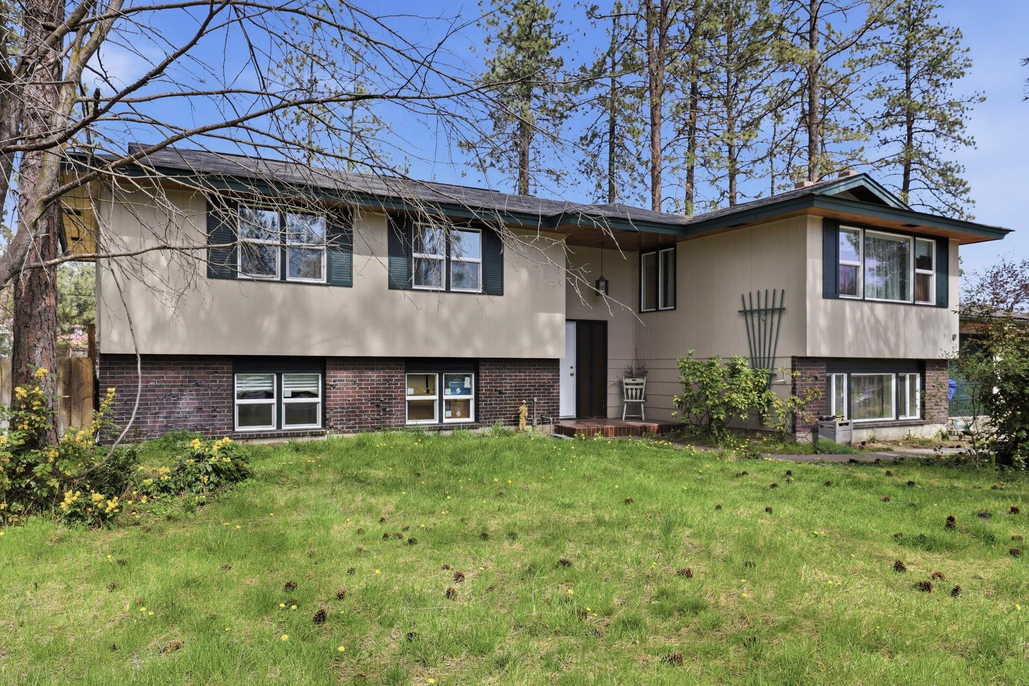 318 W Spruce Ct - Photo 1