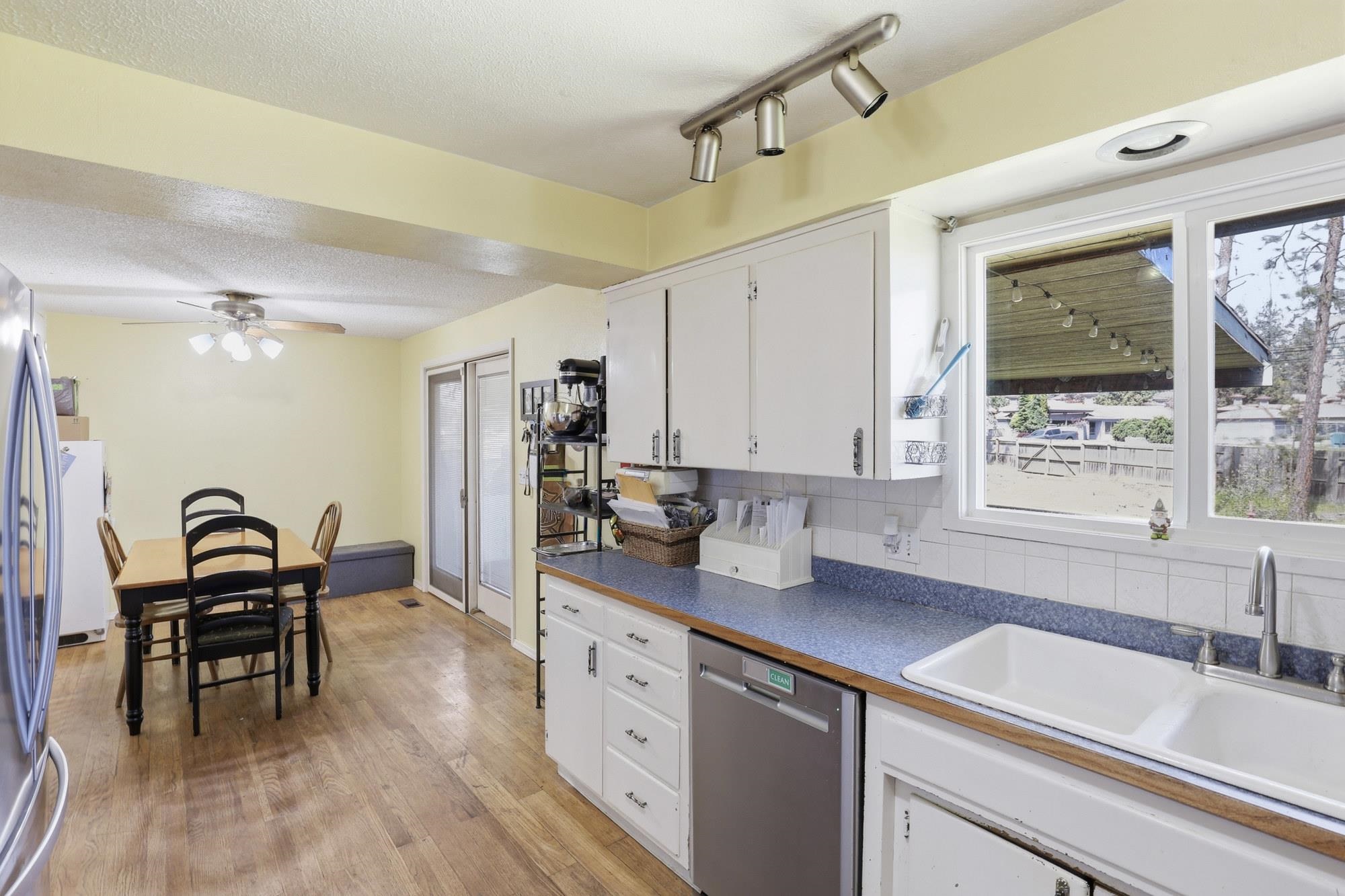 318 W Spruce Ct - Photo 9