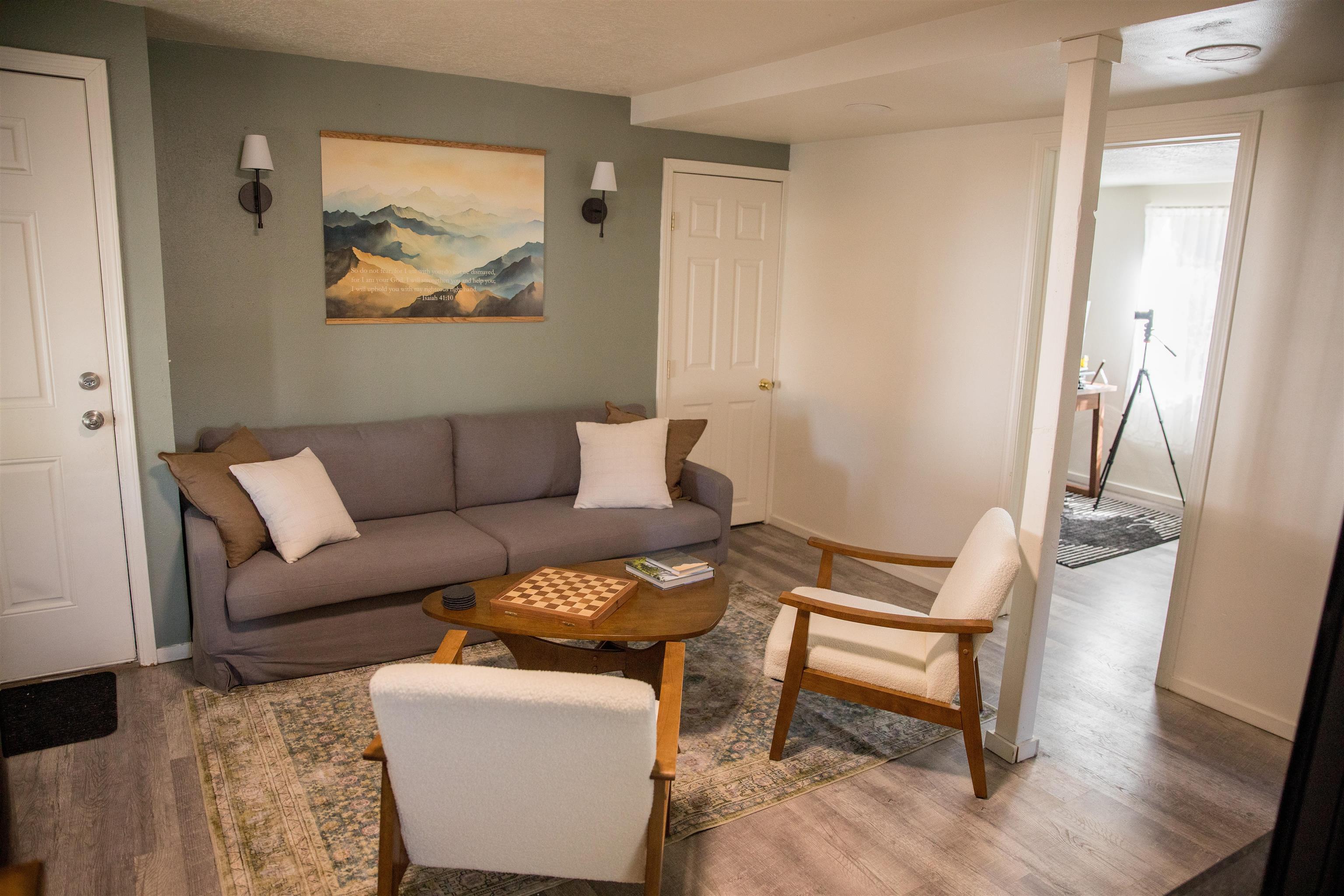 818 N Elm St - Photo 3