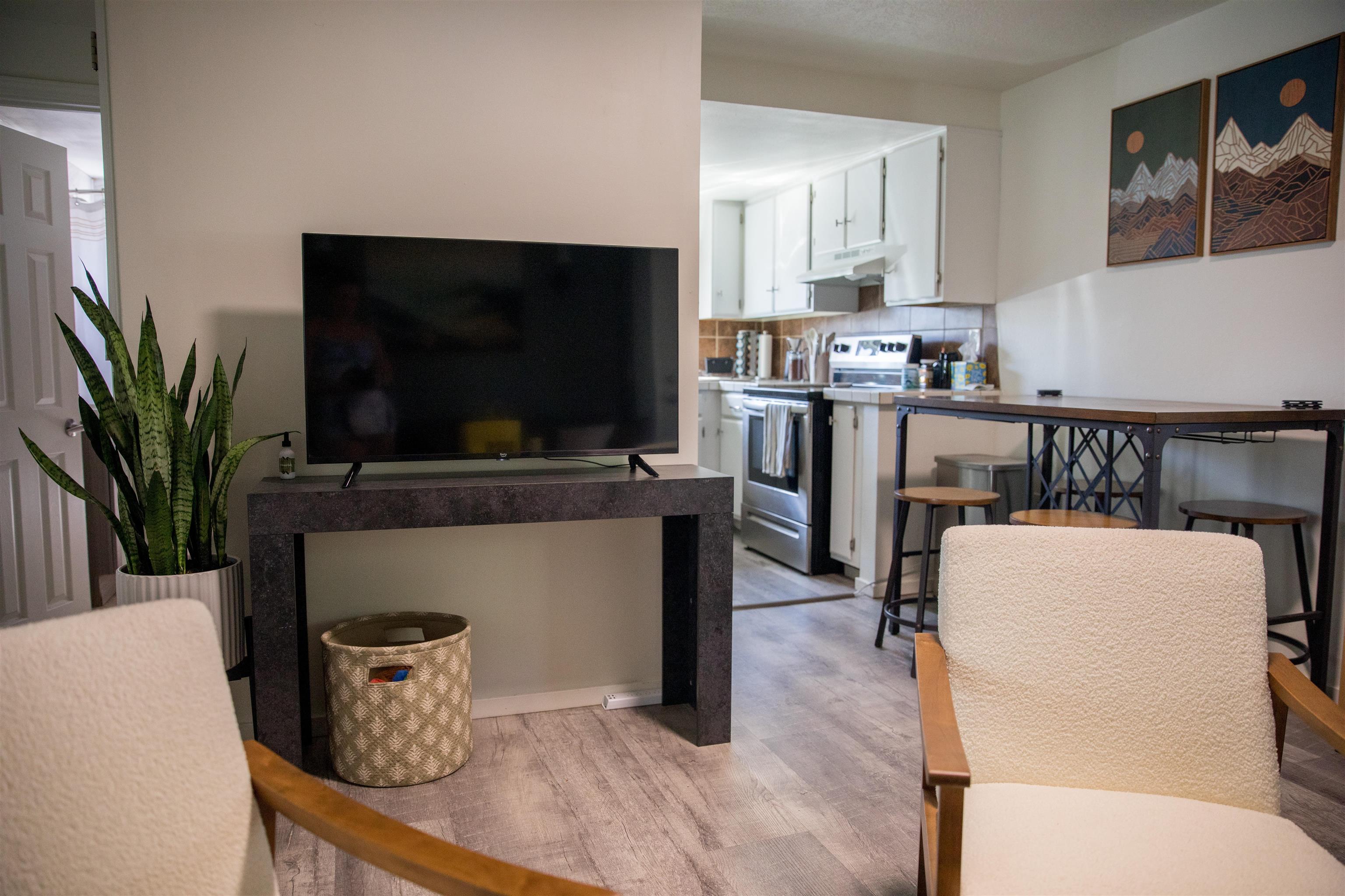 818 N Elm St - Photo 4