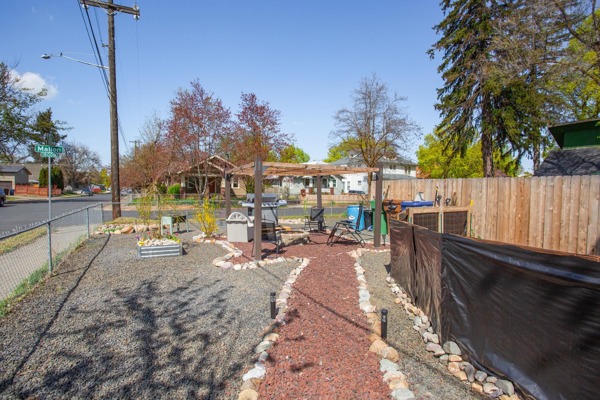 818 N Elm St - Photo 22