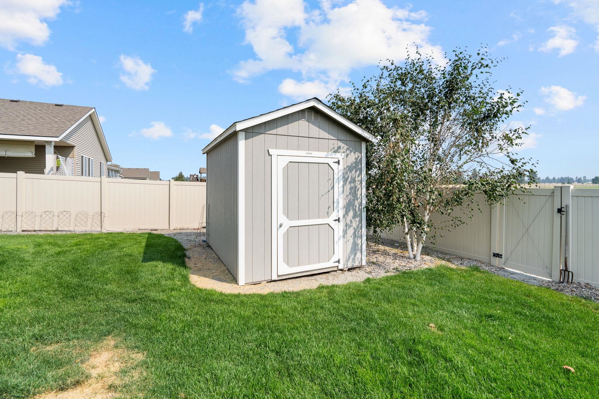 1626 E C St - Photo 27