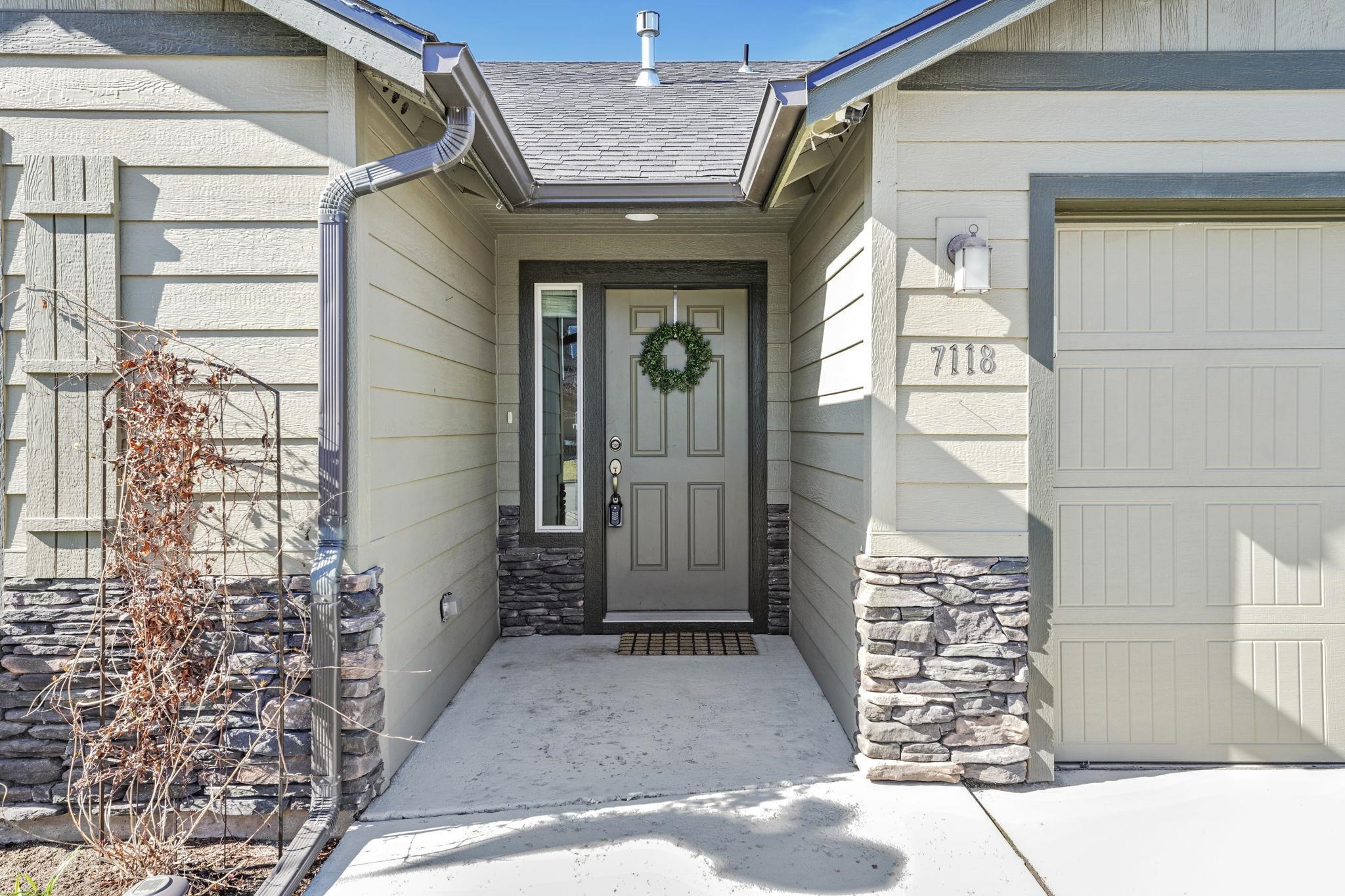 7118 S Parkridge Blvd - Photo 2