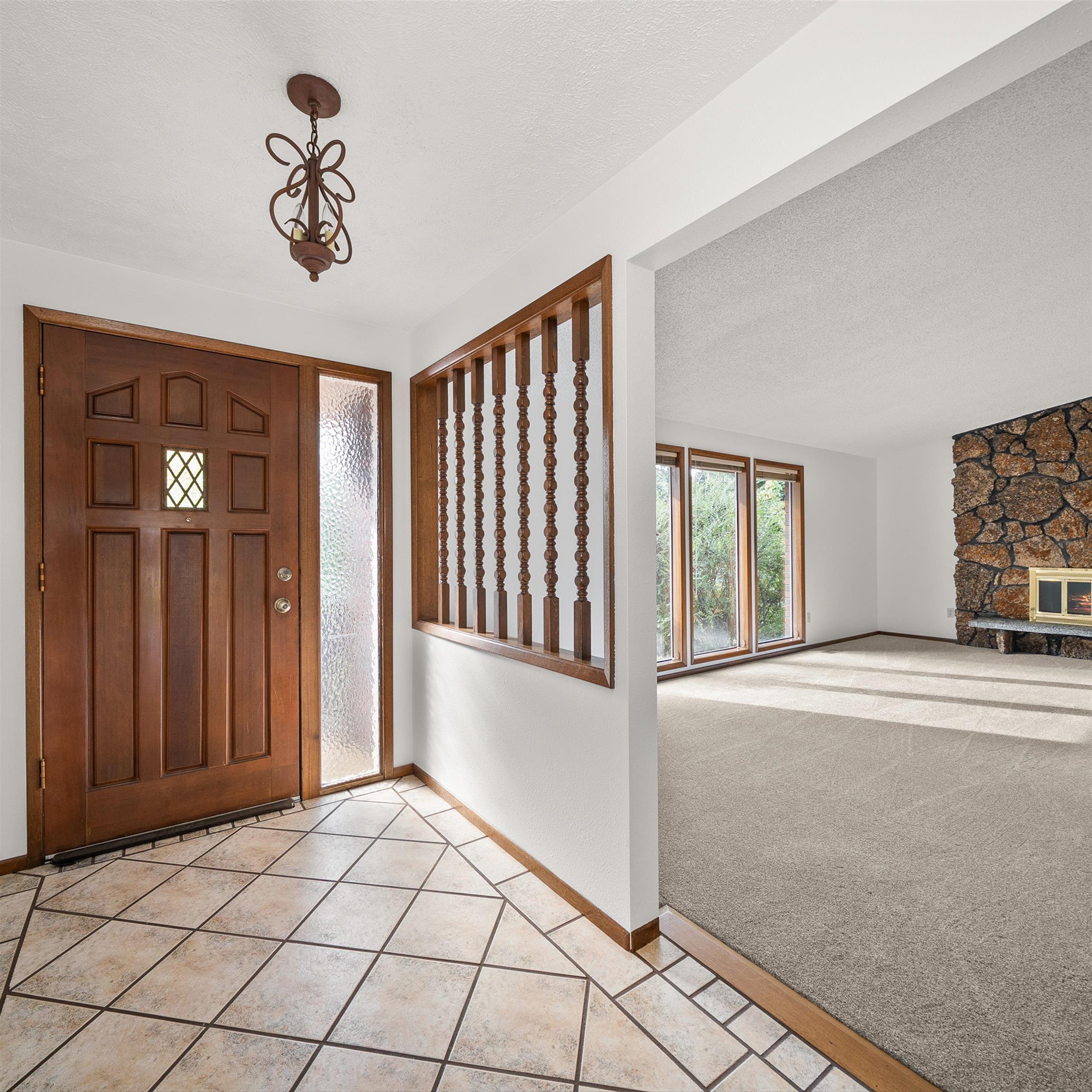 8516 N Greenwood St - Photo 2